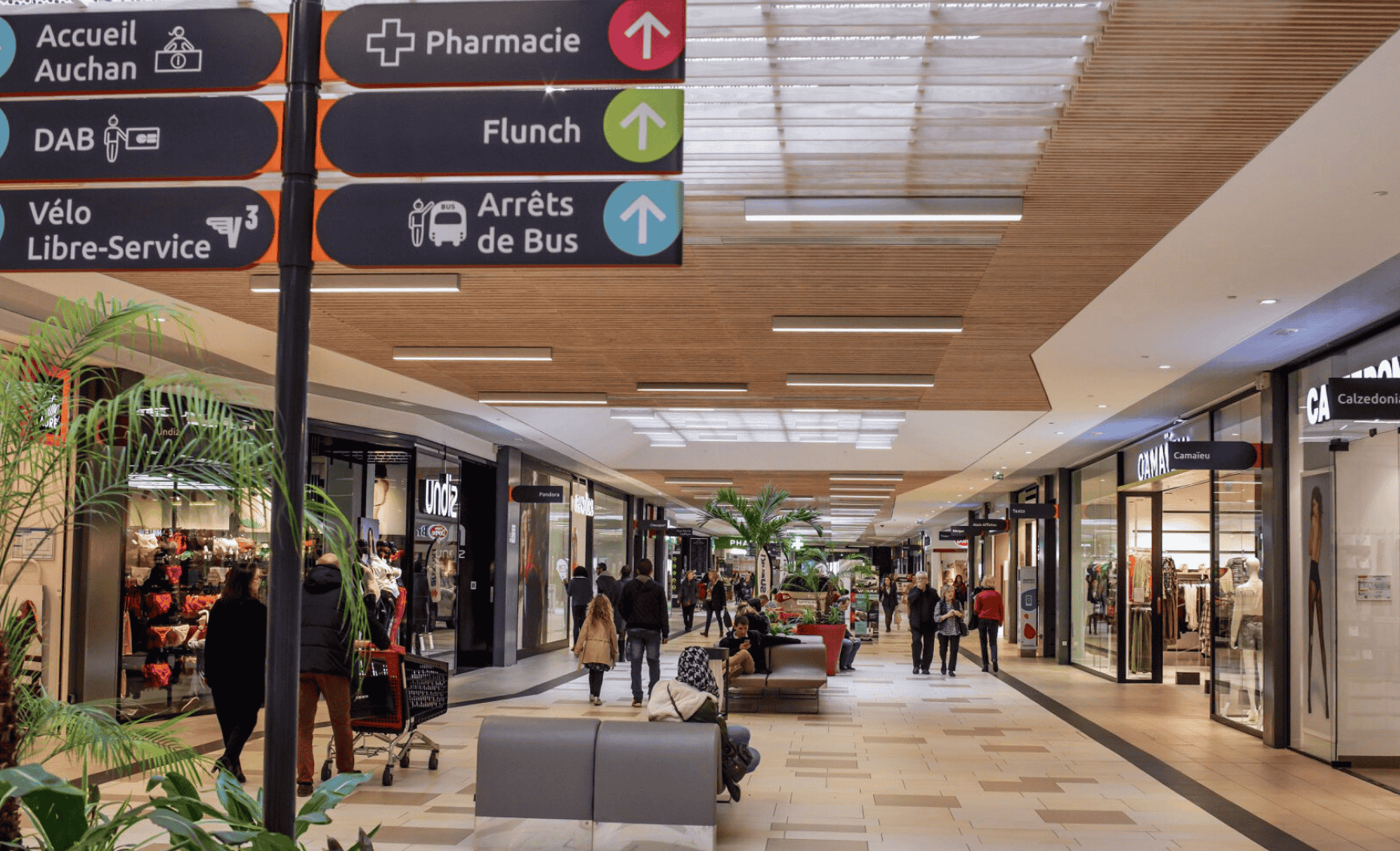 Services centre commercial Aushopping Bordeaux Lac parking pharmacie wifi gratuit