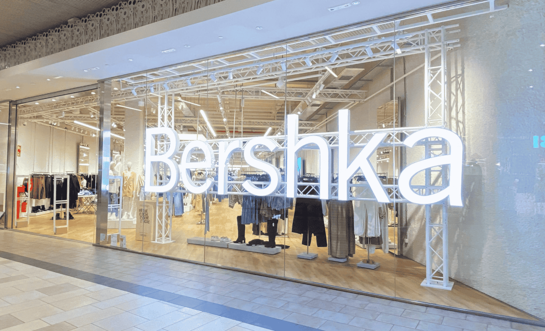 boutique bershka centre commercial aushopping bordeaux lac magasins mode tendance shopping