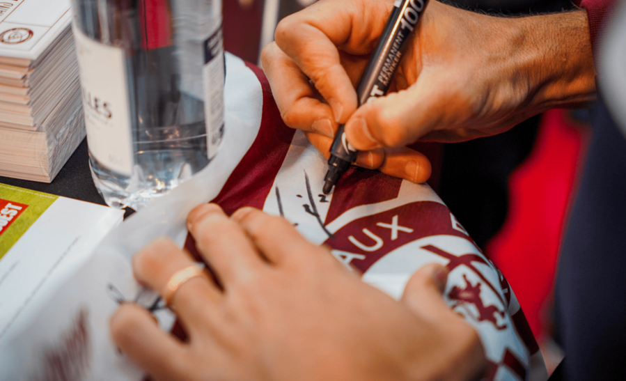 UBB club rugby partenaire majeur Aushopping Bordeaux Lac séance de dédicace